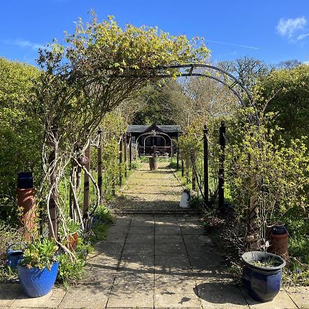 The Courtyard Bed and Breakfast Newmarket  Esterno foto