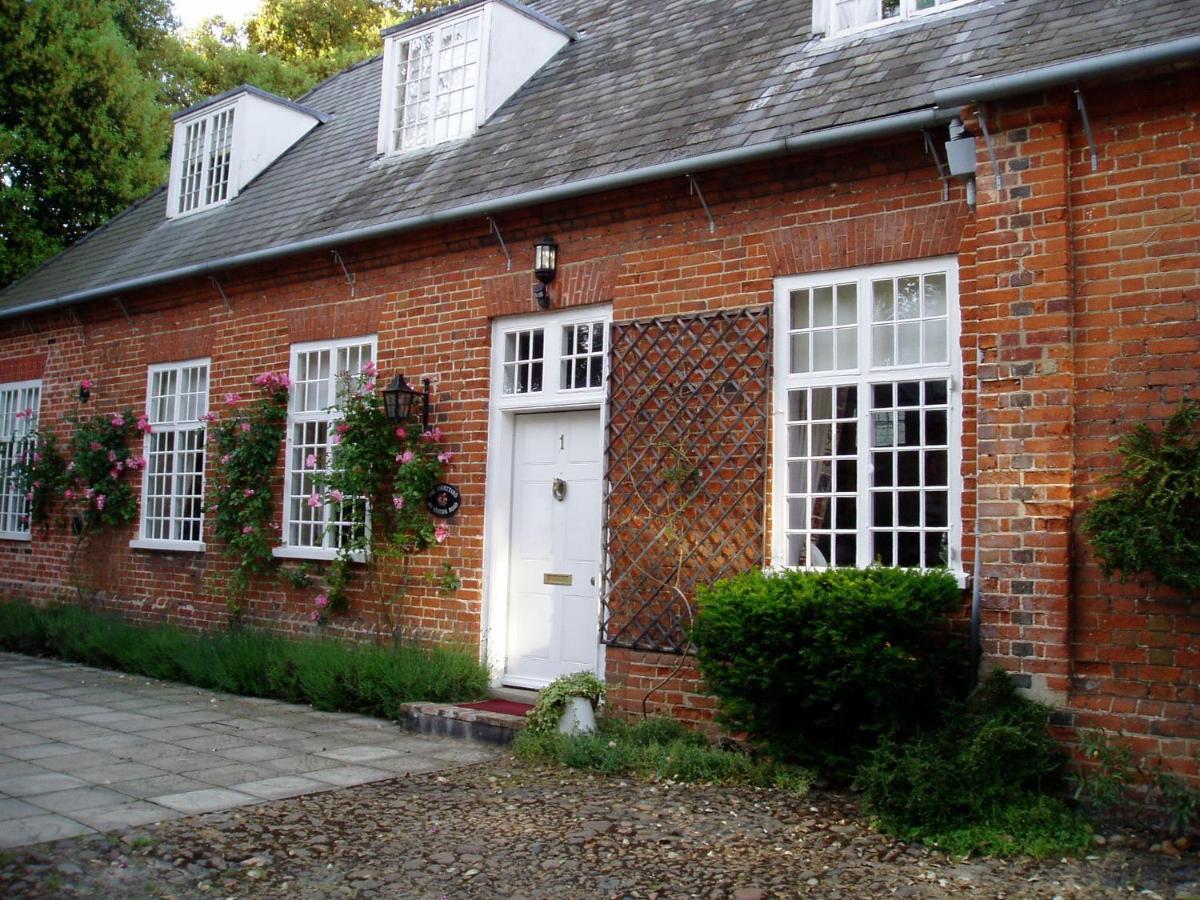 The Courtyard Bed and Breakfast Newmarket  Esterno foto